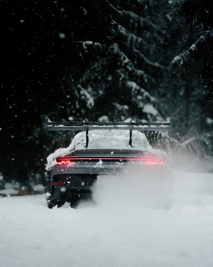 Porsche GT3 RS in snow, vertical