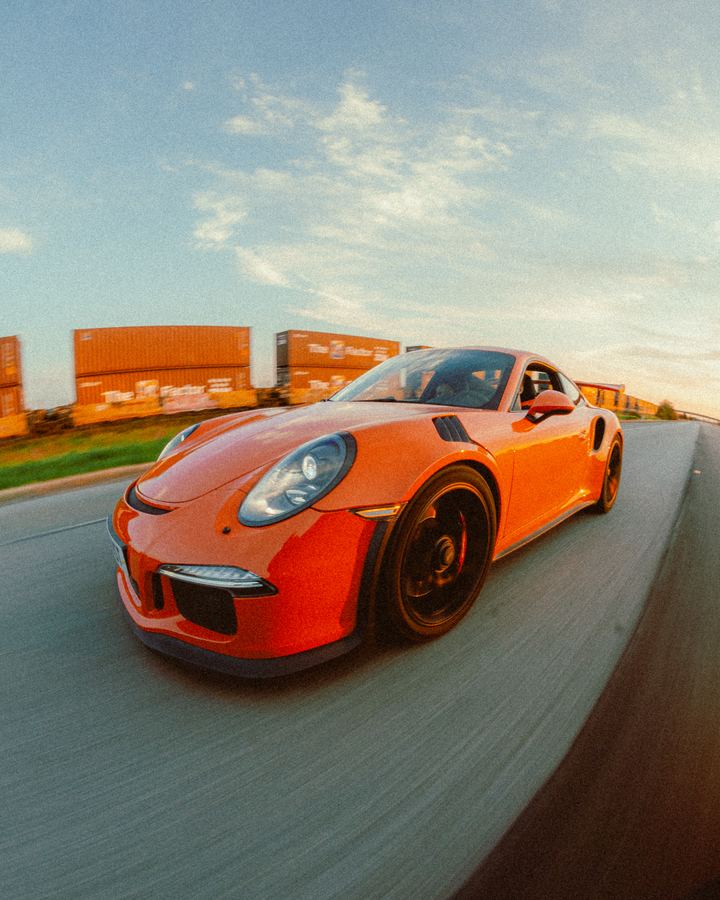 Porsche GT3 RS in orange, rolling