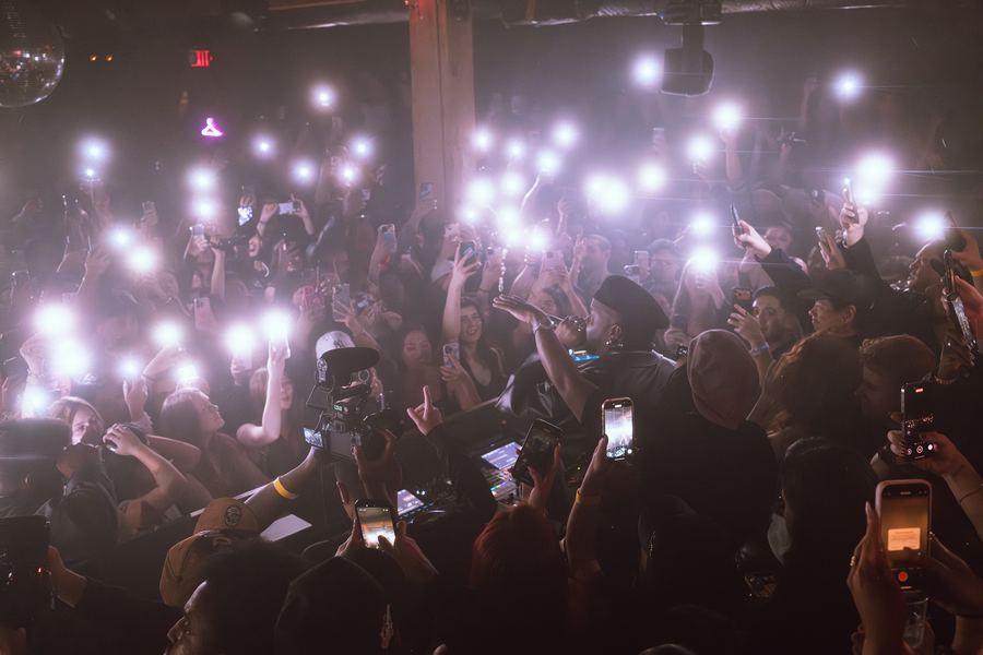Crowd, phone lights