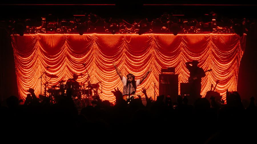 Red curtain, full stage