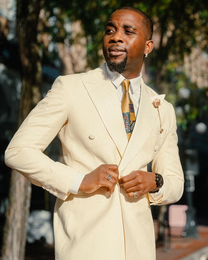 Buttoning the jacket